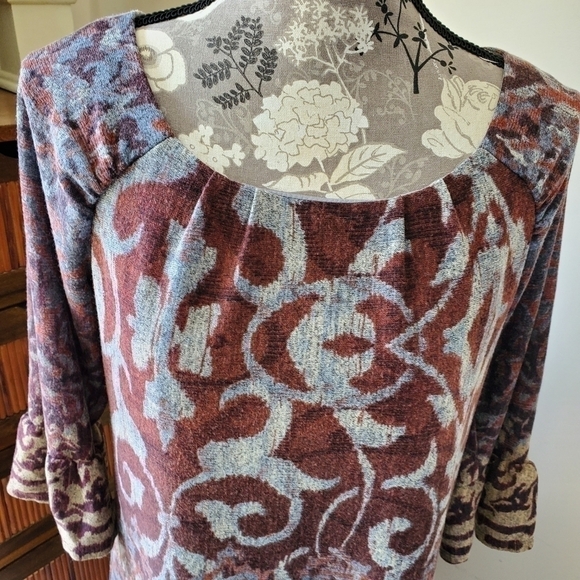 Pretty patterned knit bell sleeve dress Sz. 10 - Picture 6 of 7